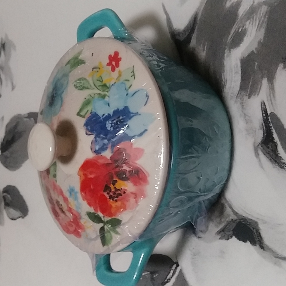 Pioneer Woman mini casserole dish